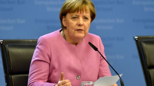 Merkel kritikon Austrinë: Nuk mund ta çojmë Greqinë në kaos