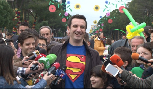 Rastësisht “Superman” (Video)
