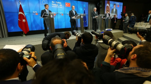 Ngec pazari i BE-së me Turqinë për emigrantët, s'ka hapje të kufirit me Shqipërinë