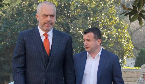 Rama jep shenja pajtimi me Blushin dhe sqaron rolin e "informatorit" Taulant Balla