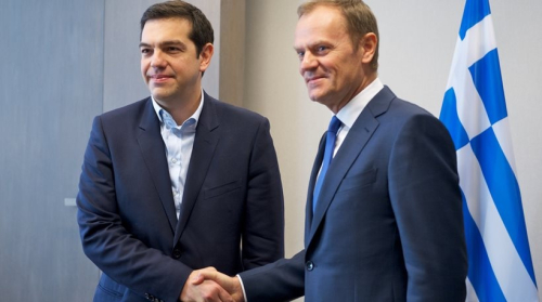 Tsipras-Tusk, “duel” në rrjetet sociale për emigrantët