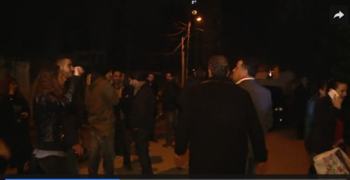 Ik ik...Si u dëbuan Noka e Ristani nga protestuesit në komisariat (Video)