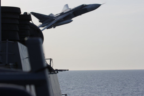 Dy Sukhoi 24 "ngacmojnë" nga afër USS Donald Cook
