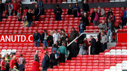 Policia britanike zbrazi stadiumin "Old Trafford" pas dyshimeve për një pajisje të rrezikshme