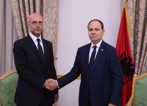Ambasadori italian -  PD-së: Për pajisjen përgjuese, kemi përcjellë informacione në Prokurori. Reforma në drejtësi, e rëndësishme të miratohet shpejt...”