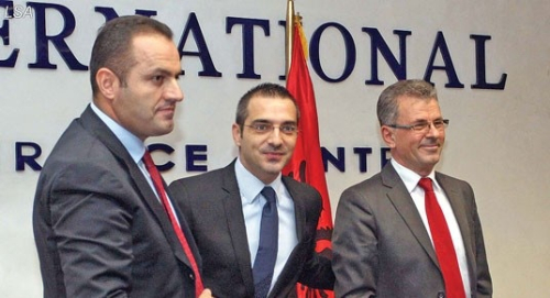 Dyshojnë se Tahiri ka përgjuar nga Vlora