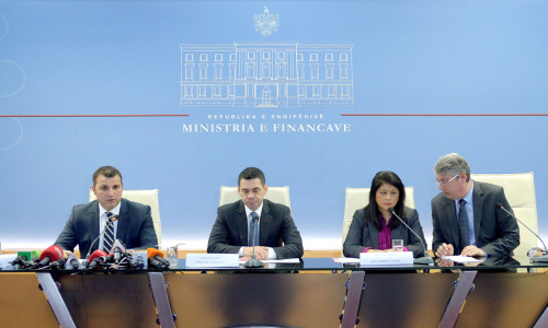 FMN: Bankat nuk financojnë ekonominë, trajtoni kreditë me probleme