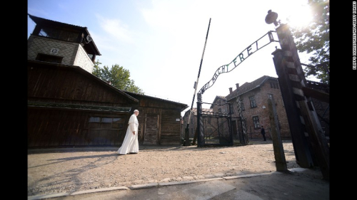 Francesco, Papa i tretë që viziton ish-kampin e përqedrimit, Auschwitz-Birkenau