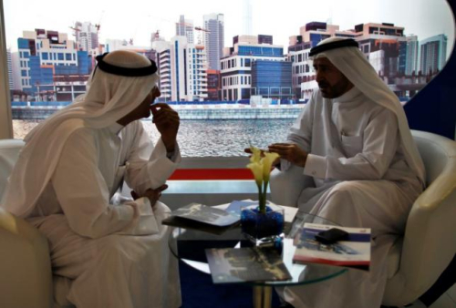 Emiratet e Bashkuara thirrje qytetarëve të vet: Shmangni veshjet tradicionale kur dilni jashtë vendit