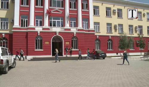 Hiqet tarifa e qëndrimit për studentët e trevave shqiptare