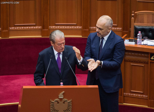 “Berisha dhe Rama të ikin në shtëpi. Vendit i duhen juristë dhe ekonomistë, jo doktorë dhe piktorë”