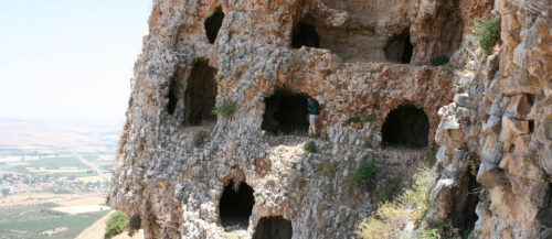 Zbulohen në Galile shpellat e rebelëve hebrej