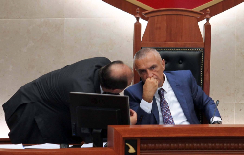 Alibitë dhe dështimet që çuan në largimin e Haxhinastos