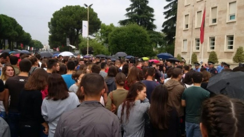 Kaosi i pranimeve të reja në universitet