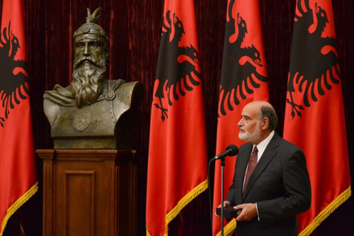 "Shqiptarëve u mungon dinjiteti njerëzor"
