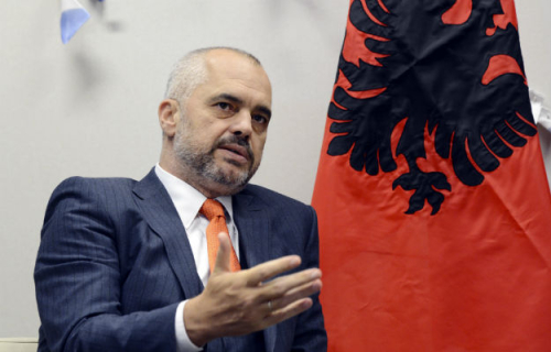 Nëse rrëmimi në arkiva mund të quhet reciprocitet...PS: 1 400 shikime dhe 200 shpërndarje :(