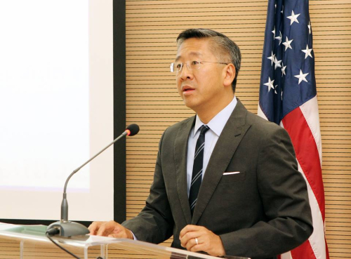 Drejtësia, përgjegjësi e amerikanëve. Ambasadori Lu flet me gjuhën e një presidenti: “Shqiptarët duhet të mbushen me shpresë“