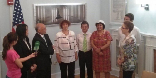 Qëndrimi pro qeverisë i ambasadës amerikane, Kozara Kati: Do dorëzojmë dekoratën e ambasadës që na u dha në vitin 2013