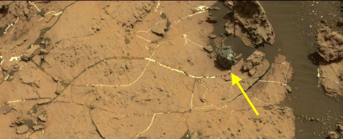 Mars, sonda "Curiosity" fotografon një copë metalike meteori