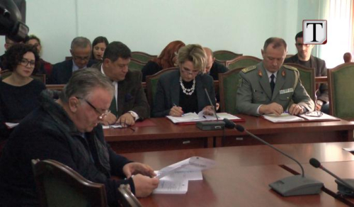 Garanton ministrja e Mbrojtjes: Ushtria mbron Atdheun...Por jo nga droga(video)