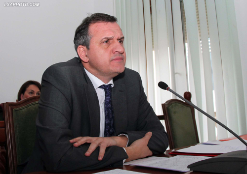 Ka vetëm një Ilir Beqaj, bruto dhe neto. Dhe ai të uron "suksese në jetë"(audio)