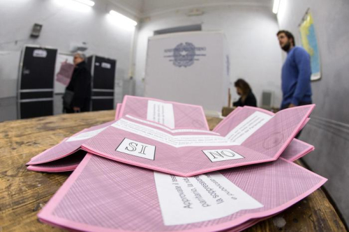 Të dhënat e deritanishme të referendumit: Italia i thotë “Jo” reformës kushtetuese