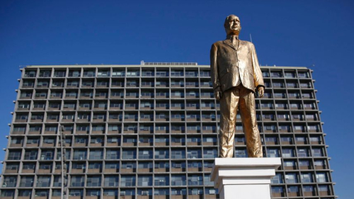 Fotolajm/Statujë e Beniamin Netanyahut në Tel Aviv
