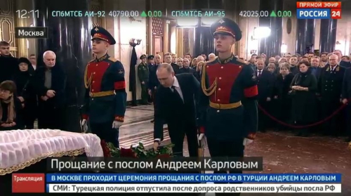 Funerali i ambasadorit të vrarë, Putin largohet nga ceremonia (Video)