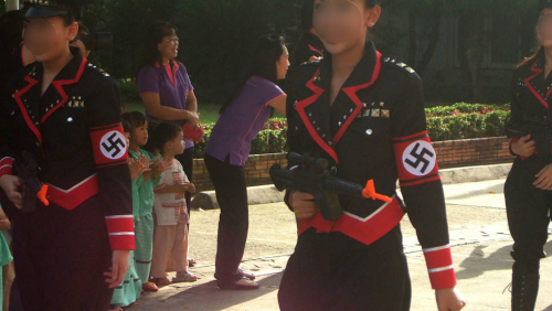 Paradë naziste e nxënësve të një shkolle në Tajvan (Video)