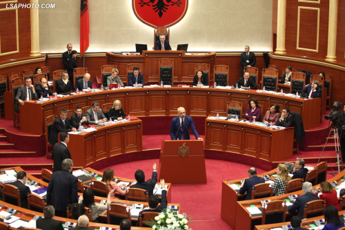 Buxheti 2017 kalon në parim. Opozita braktis votimin