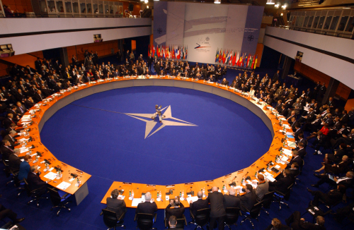 “Brookings”: NATO nuk mund të zgjerohet më. Arkitekturë e re sigurie në Europën Qendrore