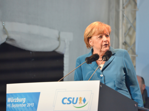Merkel qëndron përballë Trump