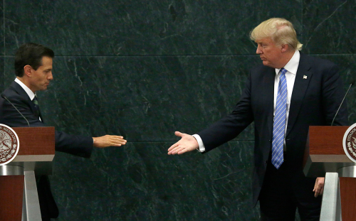 Raportime se Trump kërcënoi me ndërhyrje ushtarake presidentin meksikan