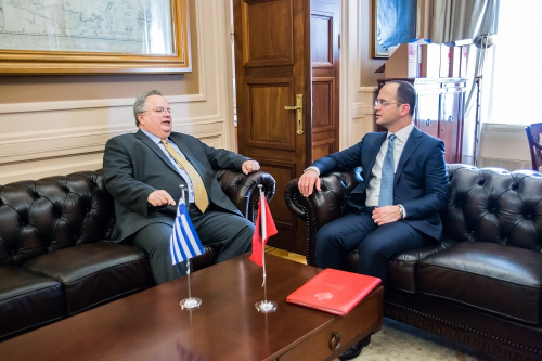 Takim i "shfryrë"  Kotzias-Bushati në Athinë