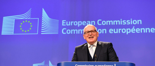 Komisioneri Timmermans: Kufijtë në Ballkan nuk duhet të ekzistojnë