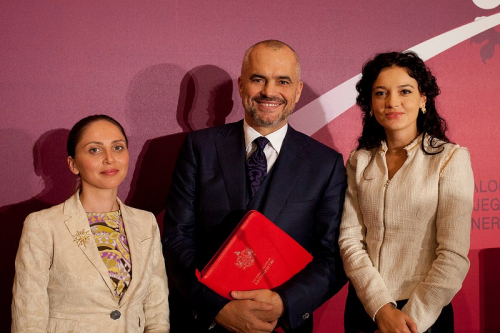Një ndjesë e pavend për gjyqësorin që anashkalon ndjesën për (keq)qeverisjen