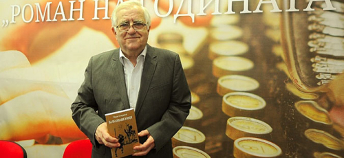 “Dashuria” e re e Francois Hollande për shqiptarët: Shkrimtari Luan Starova nderohet me “Legjioni i Nderit”