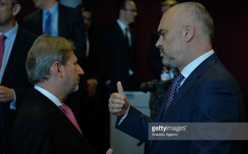 Hahn reagon për "diletantin nacionalist" Edi Rama