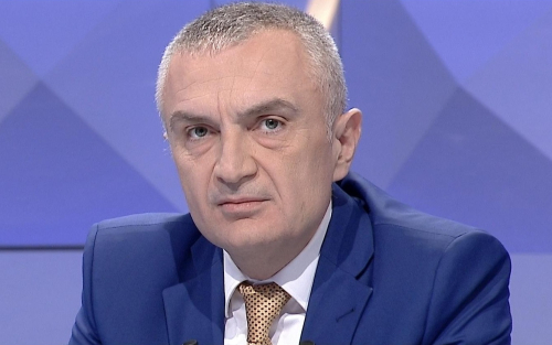 Ti vetë, di gjë se ku e ke llafin?  