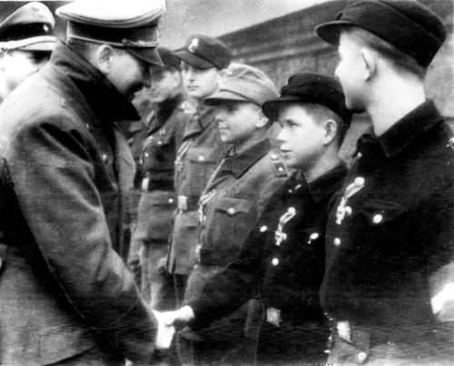 “The Associated Press” pranon marrëveshjen për shkëmbim fotosh me nazistët