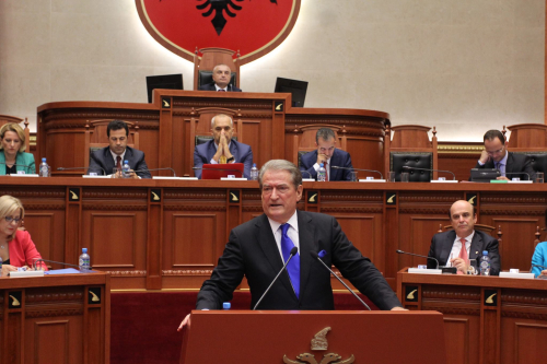 T'ua njohim meritën - Të gjithë me brekë nëpër këmbë drejt 25 qershorit