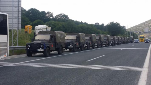 Bllokohet autokolona shqiptare e NATO-s në Greqi (Foto, Video)