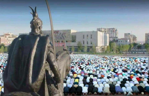 Fitër Bajrami falet në sheshin "Skënderbej"