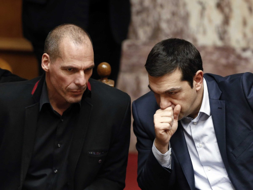 Varoufakis “rikthehet” me një libër mbi krizën. Tsipras: Për ne mund të thonë gënjeshtarë, por jo të korruptuar