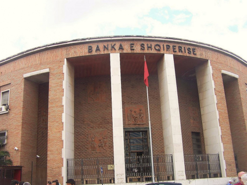 Nga piramidat te shkëlqimi i kartelit të bankave