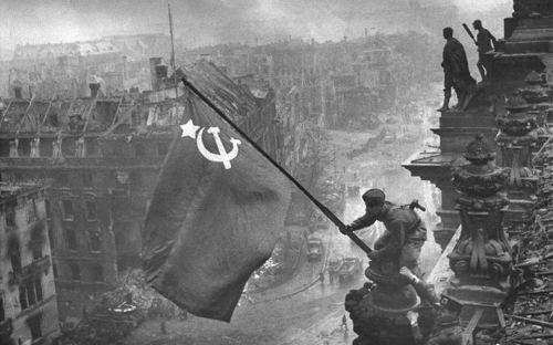 Një anketë krahasuese mbi nazizmin dhe stalinizmin
