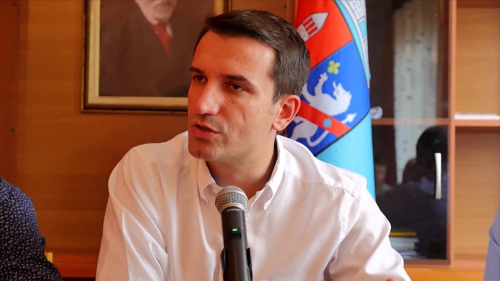 Biznesi miliardësh që kamuflohet pas fasadeve dhe çmimeve
