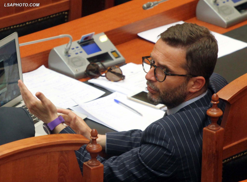"Paratë e pista mund të deformojnë tregun e banesave"