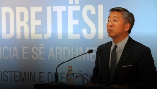 Ambasadori Lu: Dua peshqit e mëdhenj në tavolinë