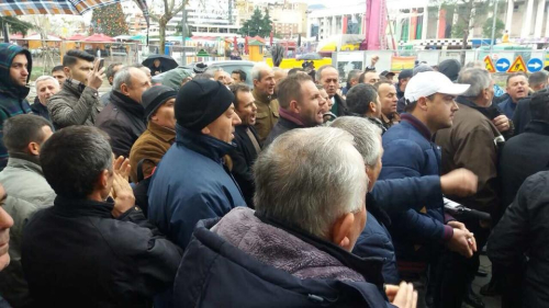 Qeveria zgjidh punë vetëm po i zure derën